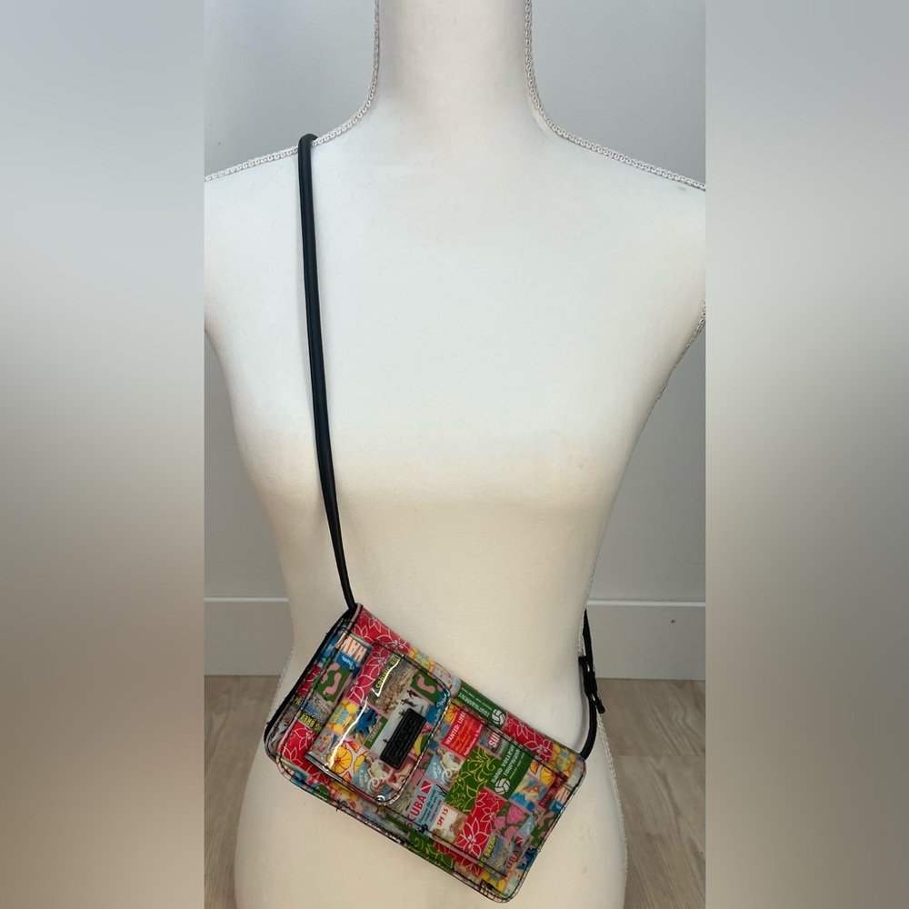 RELIC SURF SHOP VINYL WALLET/ CROSSBODY WITH REMOVABLE STRAP - EUC - SO CUTE ☺️